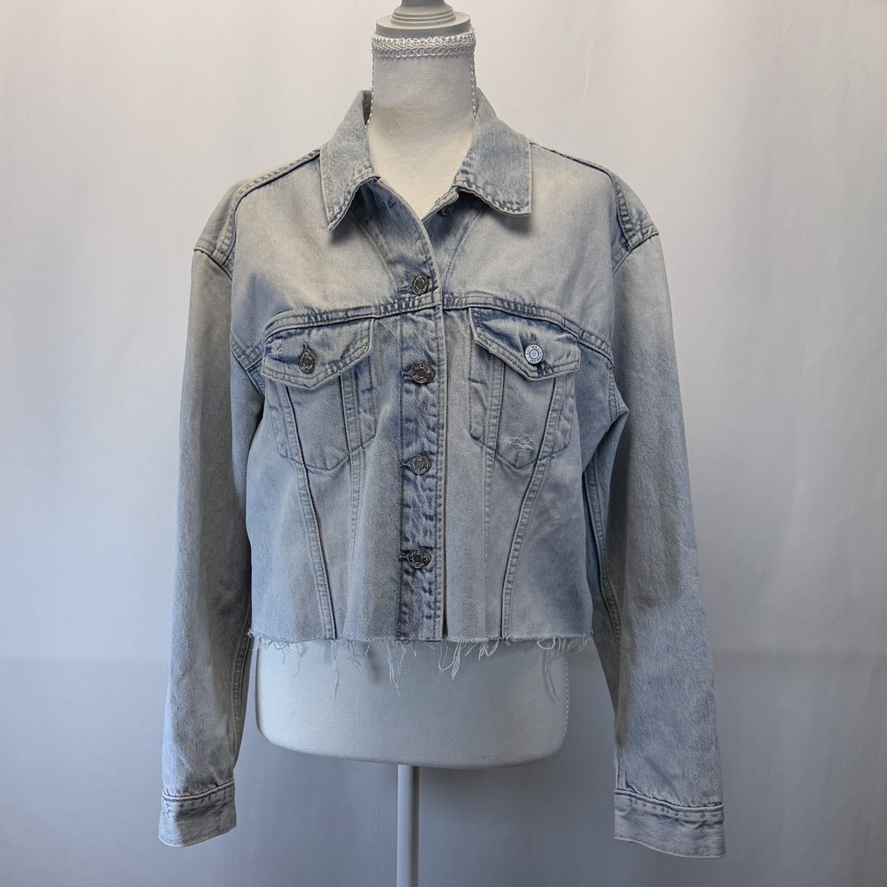 Gap Denim Light Wash Ladies Denim Jacket Metal Buttons M 100% Cotton Cut Grunge